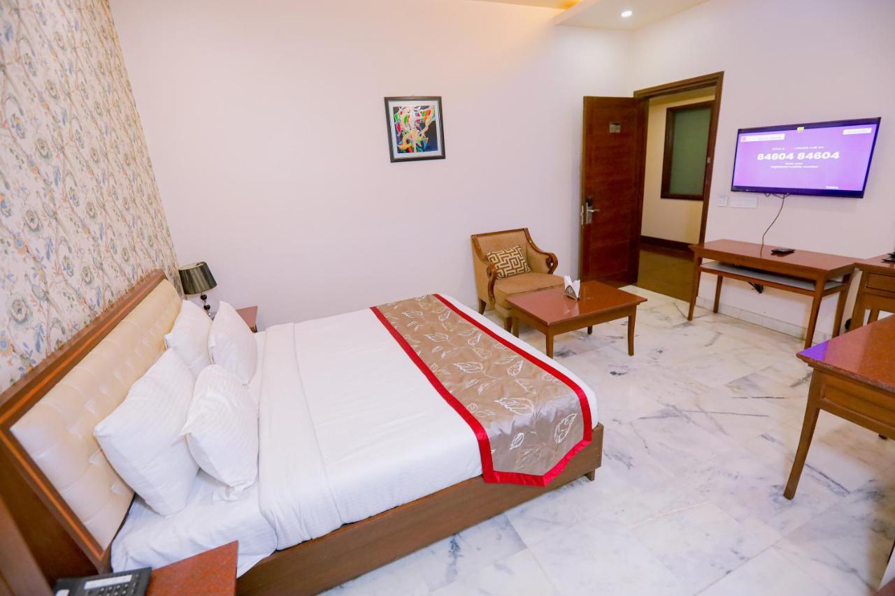 Hotel Leela Grande Karnal Exterior photo