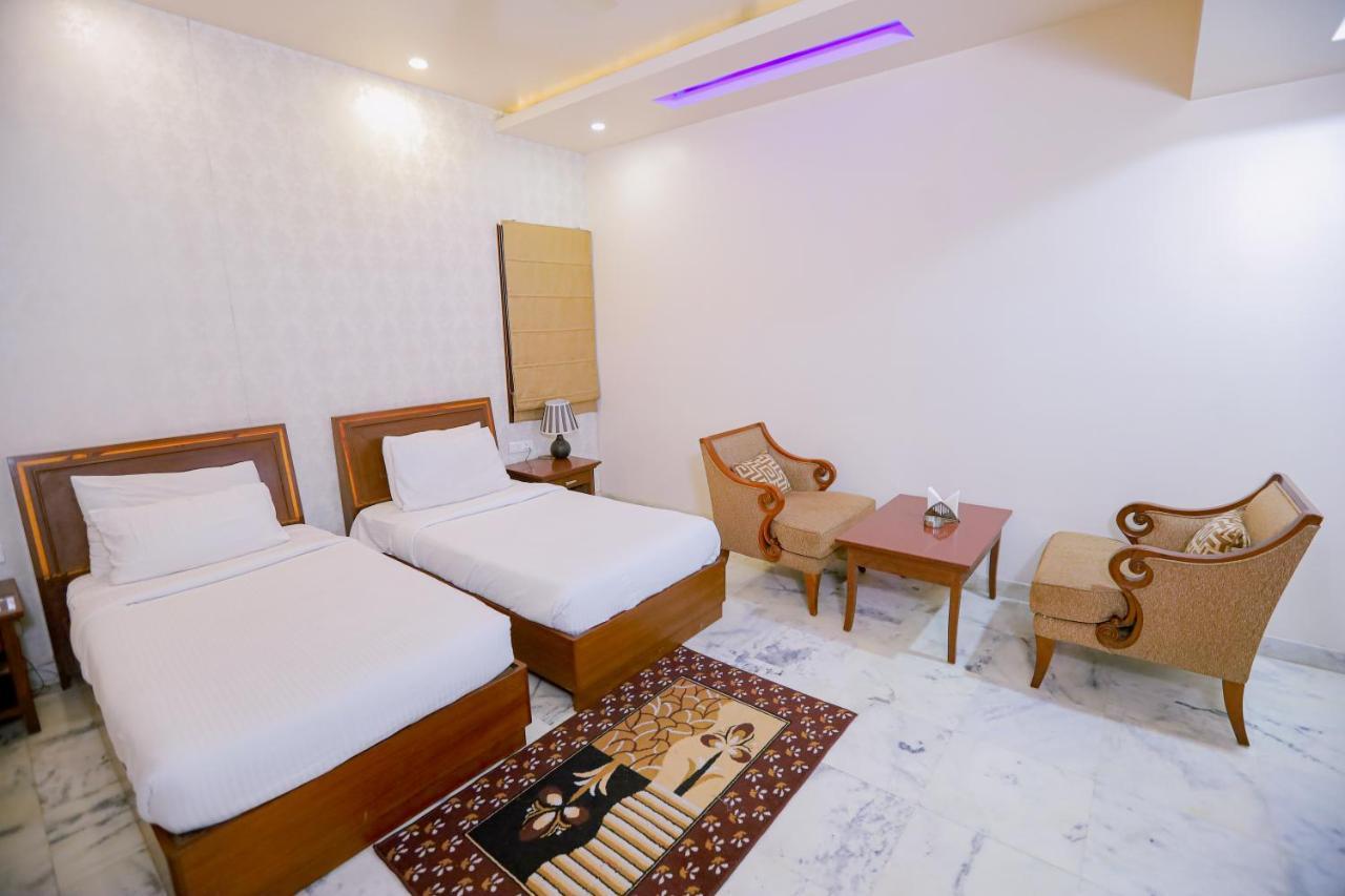 Hotel Leela Grande Karnal Exterior photo