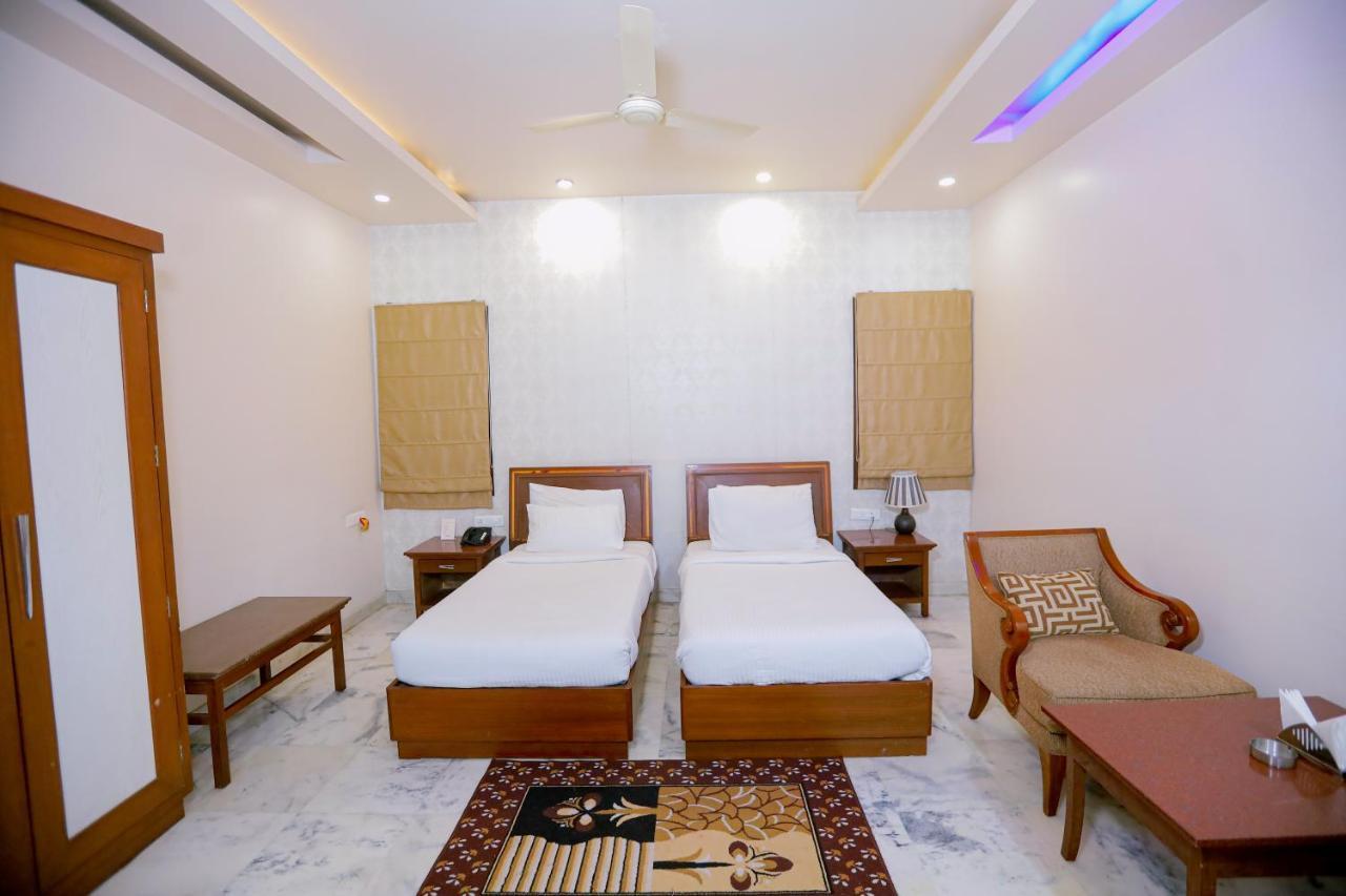 Hotel Leela Grande Karnal Exterior photo