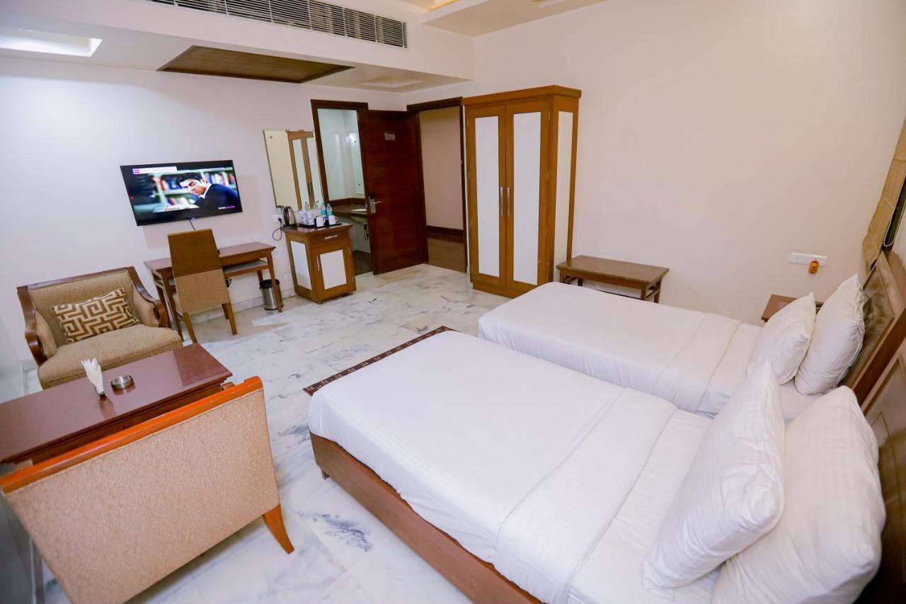 Hotel Leela Grande Karnal Exterior photo