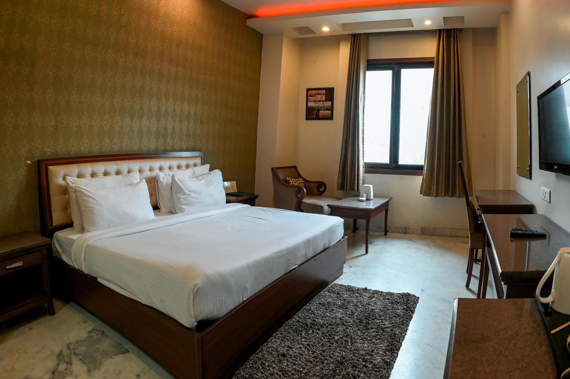 Hotel Leela Grande Karnal Exterior photo