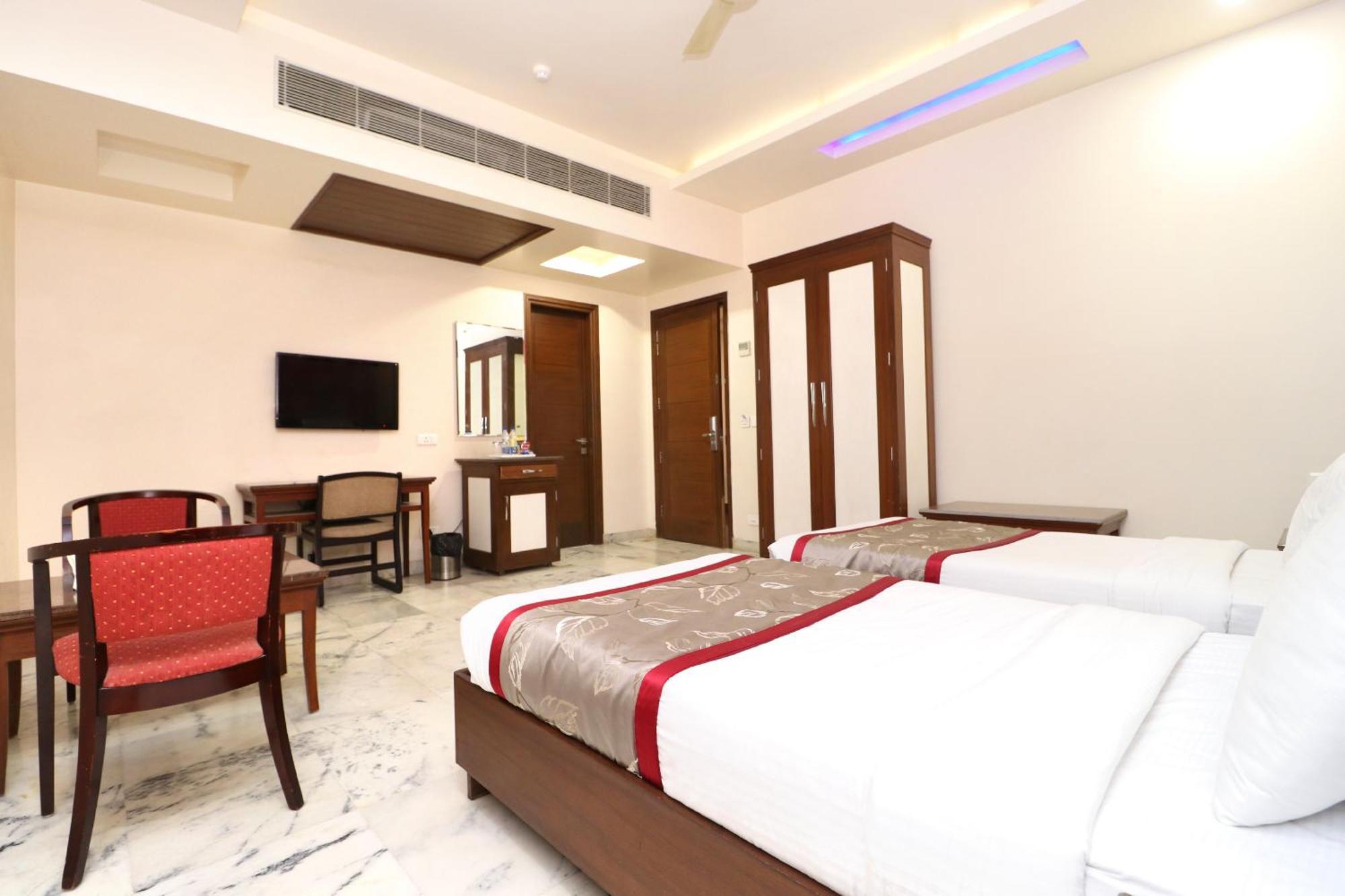 Hotel Leela Grande Karnal Exterior photo