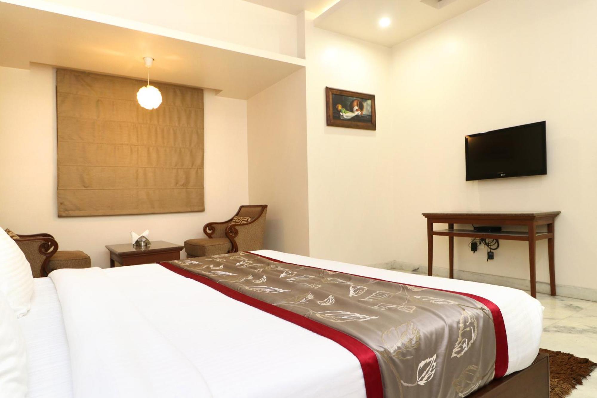 Hotel Leela Grande Karnal Exterior photo