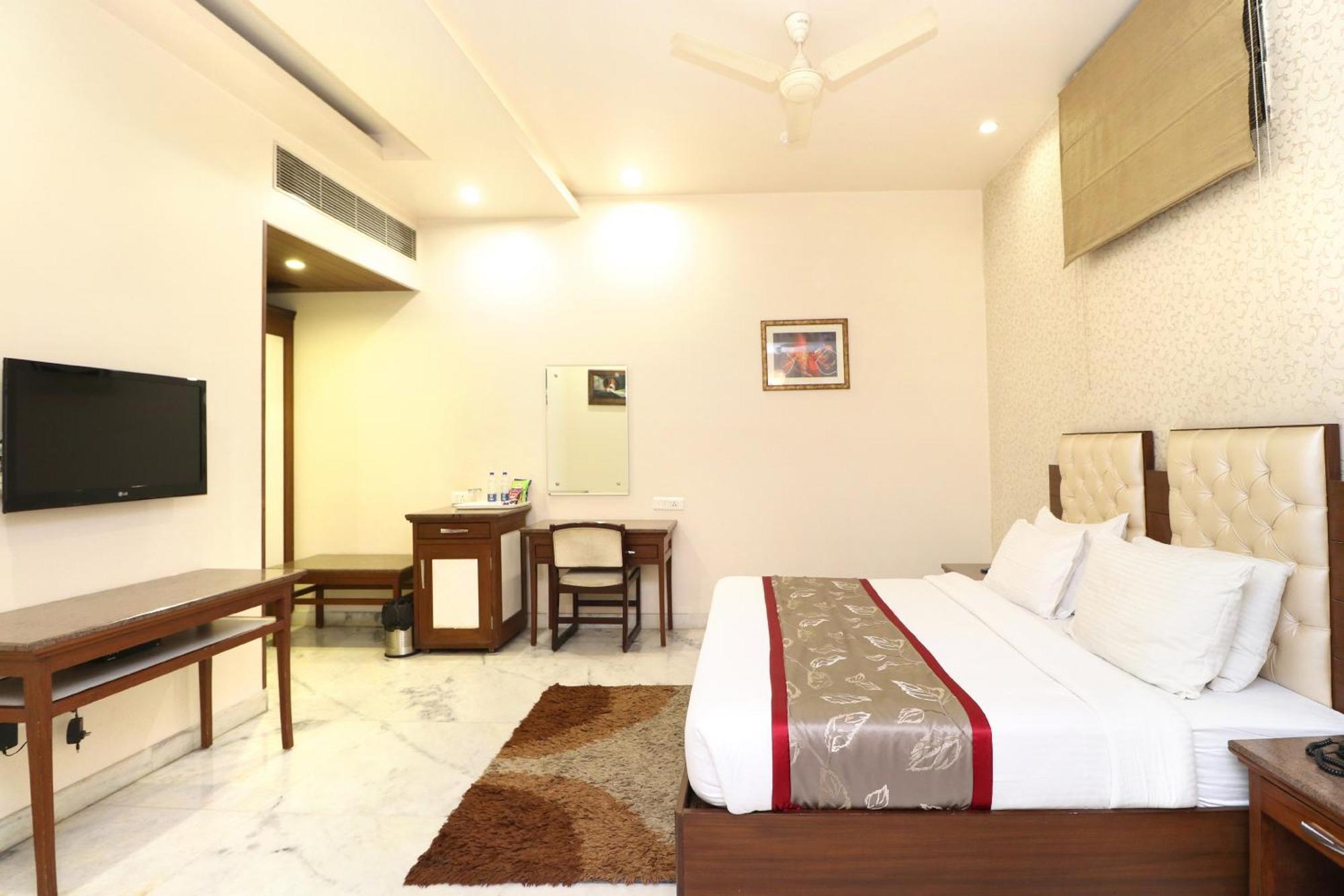 Hotel Leela Grande Karnal Exterior photo