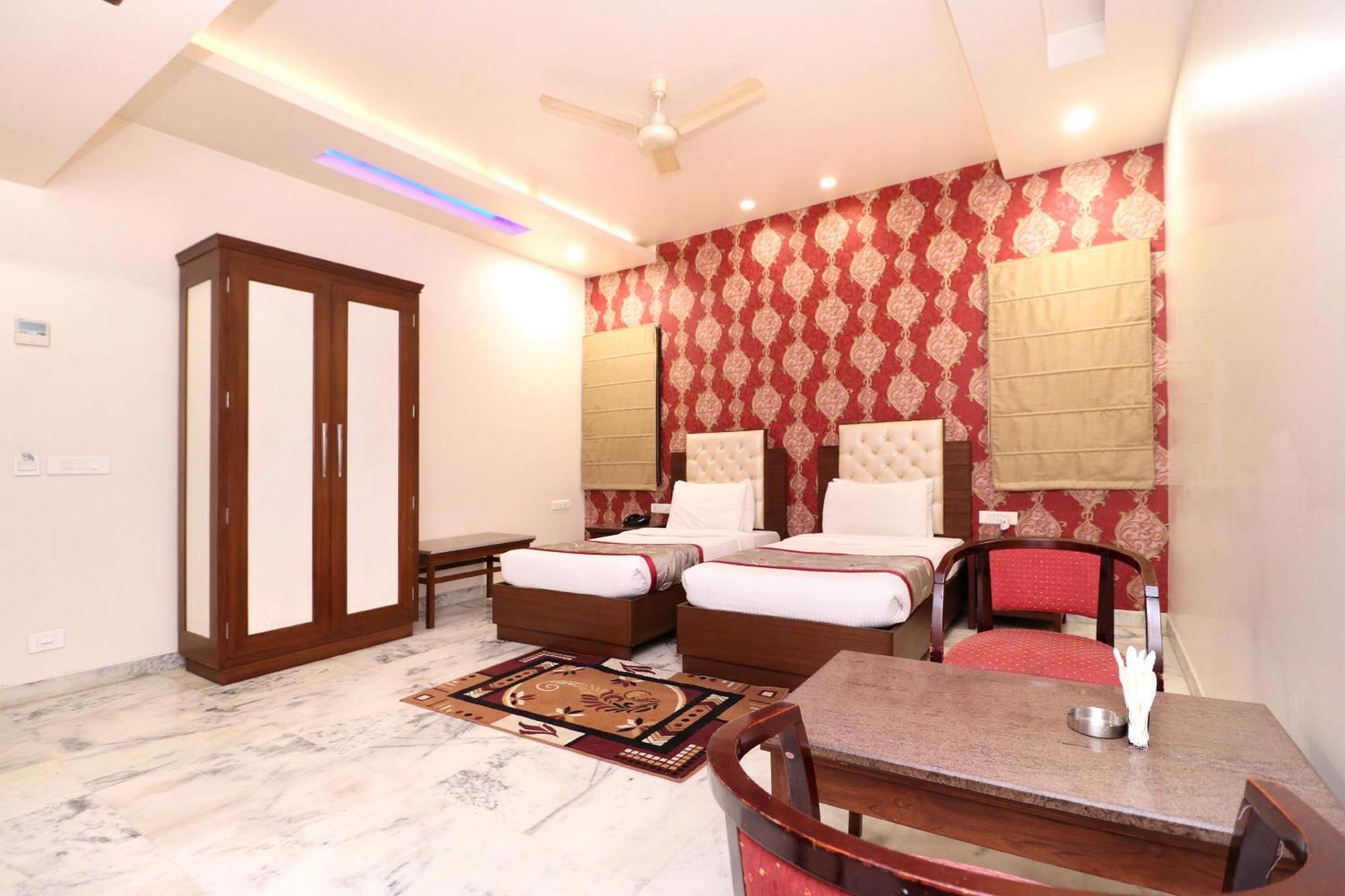 Hotel Leela Grande Karnal Exterior photo
