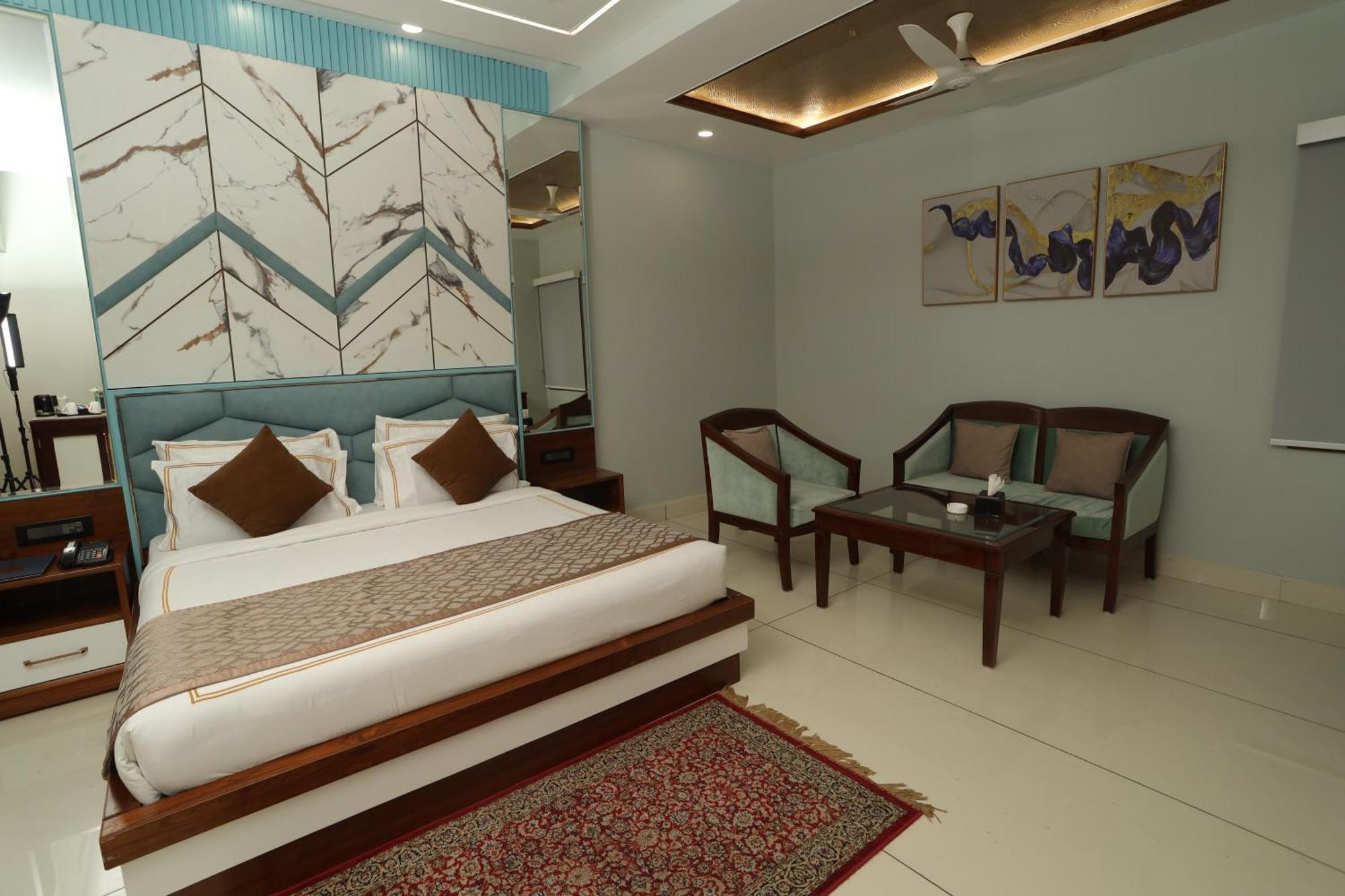 Hotel Leela Grande Karnal Exterior photo