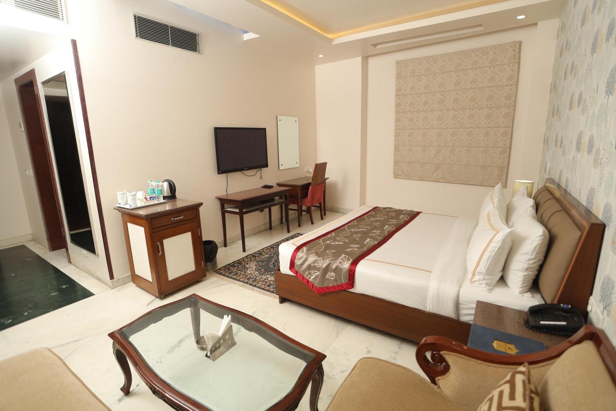 Hotel Leela Grande Karnal Exterior photo